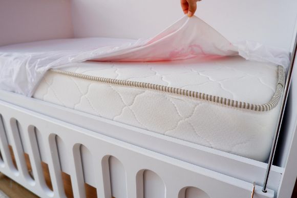 Снимка на Протекторен чаршаф за матрак 60/120 см